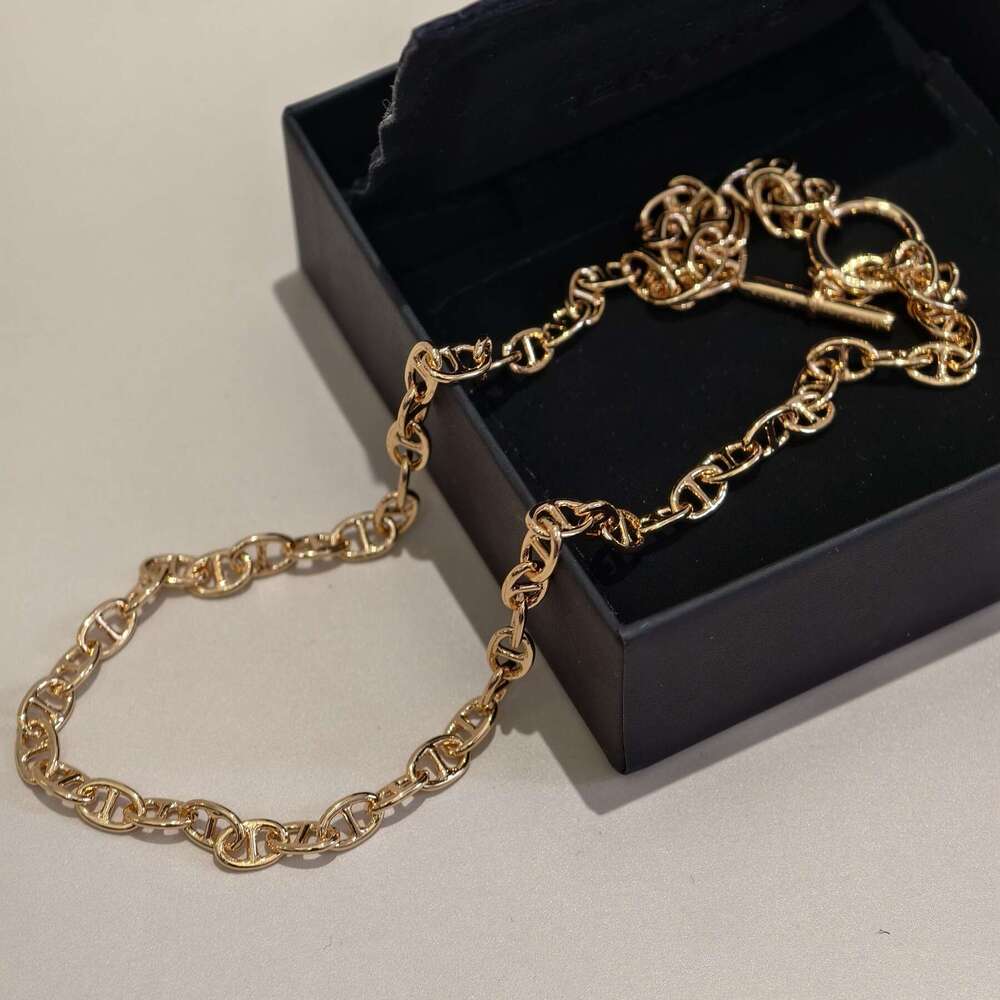 Pig Nose OT Clip Necklace Stylish and Unique Jewelry Simple and Versatile Sweater Chain Unisex Accessory