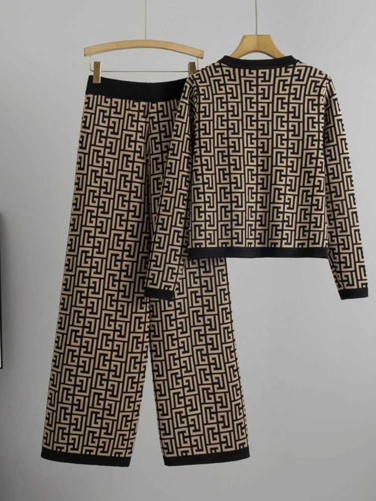 Two Piece Knitted Set 2025 Spring New Fashion Jacquard Letter Zipper Cardigan and Wide Leg Pants for Elegant WomenT260228 - view 5