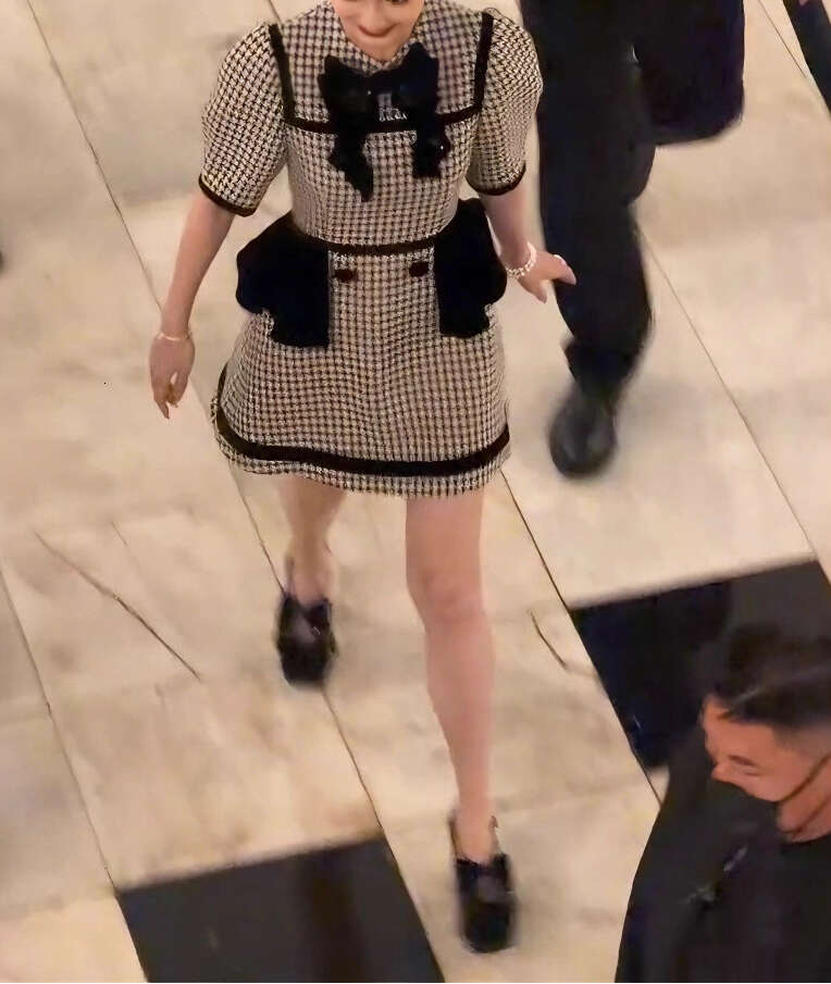 2026 autumn and winter new women's casual a2 retro elegant short sleeved slim fit dress