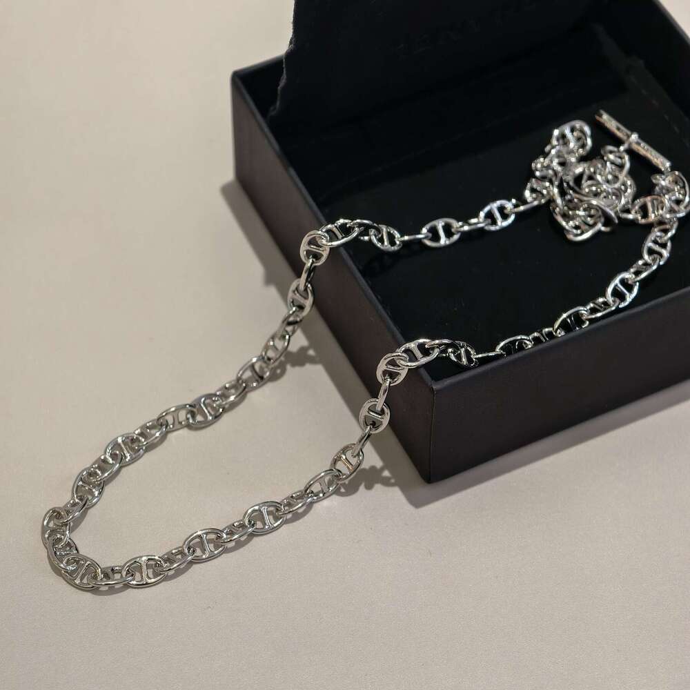 Pig Nose OT Clip Necklace Stylish and Unique Jewelry Simple and Versatile Sweater Chain Unisex Accessory