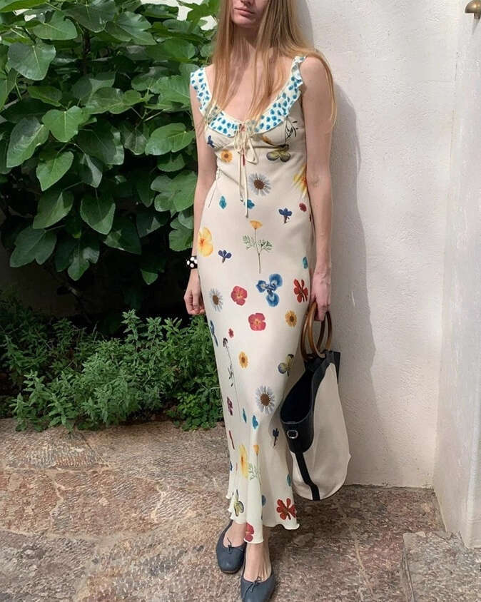 2026 new European and American niche vacation a2 style fresh thin shoulder strap U-neck painted print slim fish tail long skirt