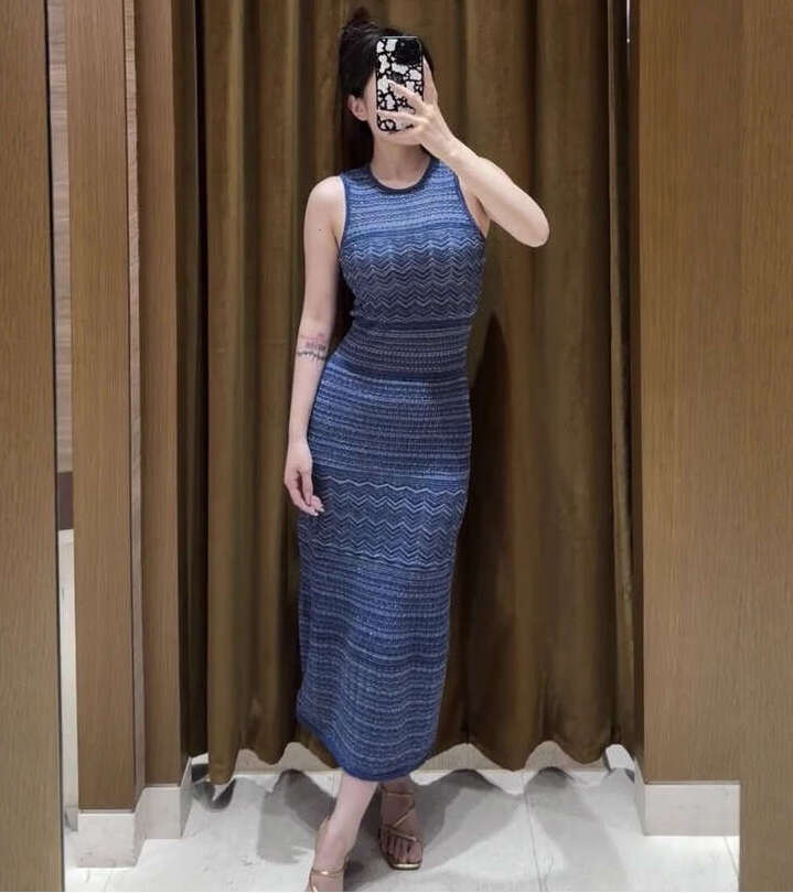 2026 French elegant summer new fashionable temperament wave pattern slim fit round neck long knitted dress