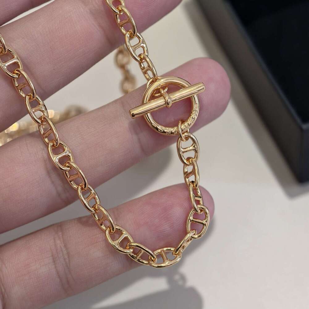 Pig Nose OT Clip Necklace Stylish and Unique Jewelry Simple and Versatile Sweater Chain Unisex Accessory