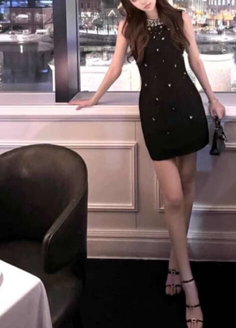 2026 Spring/Summer Elegant Women's Luxury a2 Design Sleeveless Tank Top Black Slim Short Skirt Handmade rhinestone Decoration