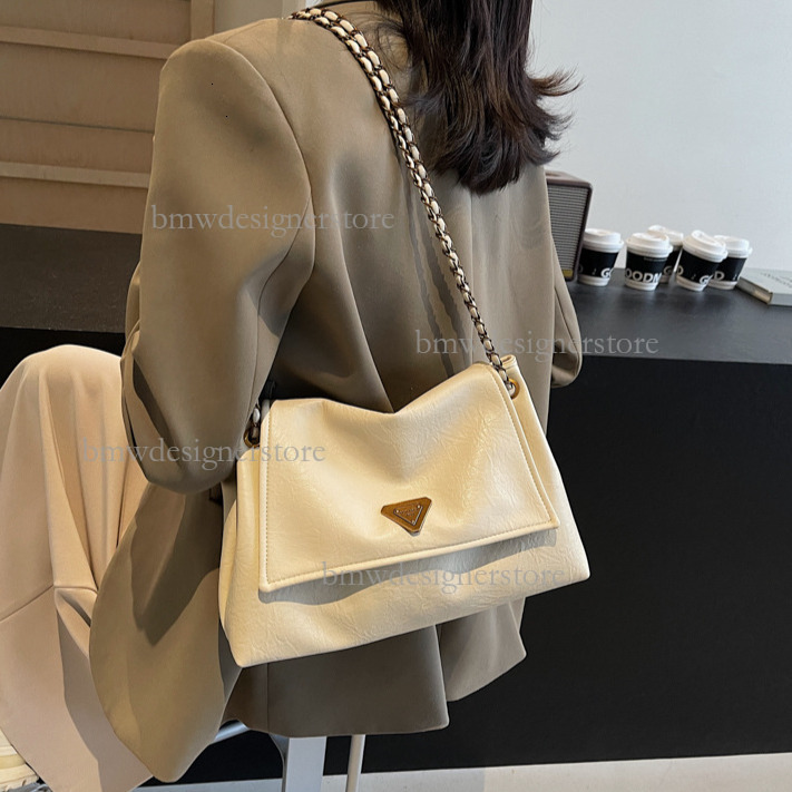 2026 Retro Luxury Women's Shoulder Bag Fashionable And Simple PU Large Capacity New Shoulder Underarm Bag Chain Strip Flip Cover Commuter Versati