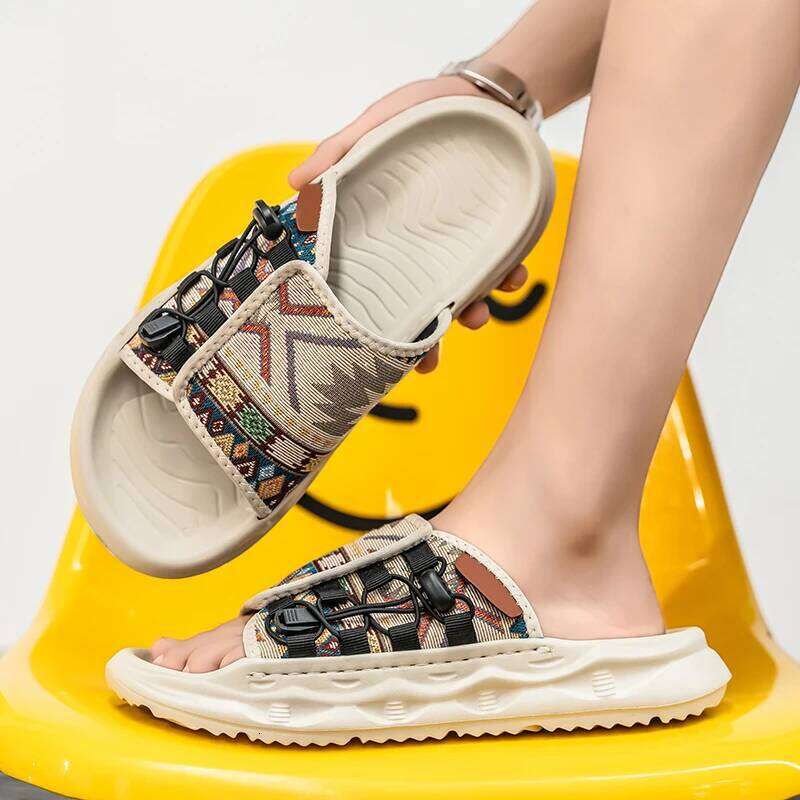 Men's high-quality casual slippers summer new breathable outdoor soft-sole non-slip beach shoes fashion youth Joker tide sandals