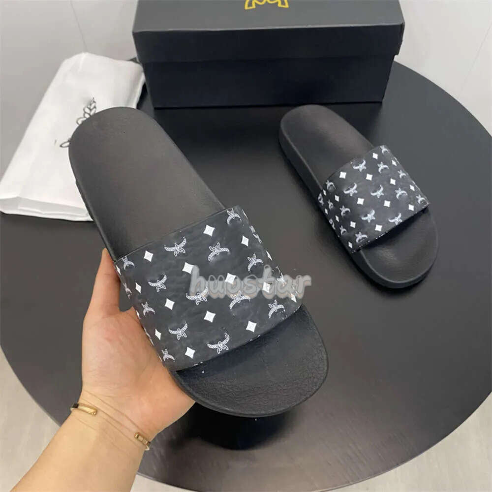 Top Quality Designer Mcm Mens Sandals Womens Slidess Casual Slippers Des Chaussures Luxe Espadrilles Signature Luxury Shoes Men 0E3