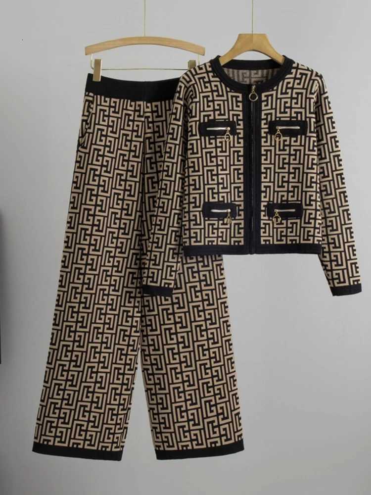 Two Piece Knitted Set 2025 Spring New Fashion Jacquard Letter Zipper Cardigan and Wide Leg Pants for Elegant WomenT260228 - view 6