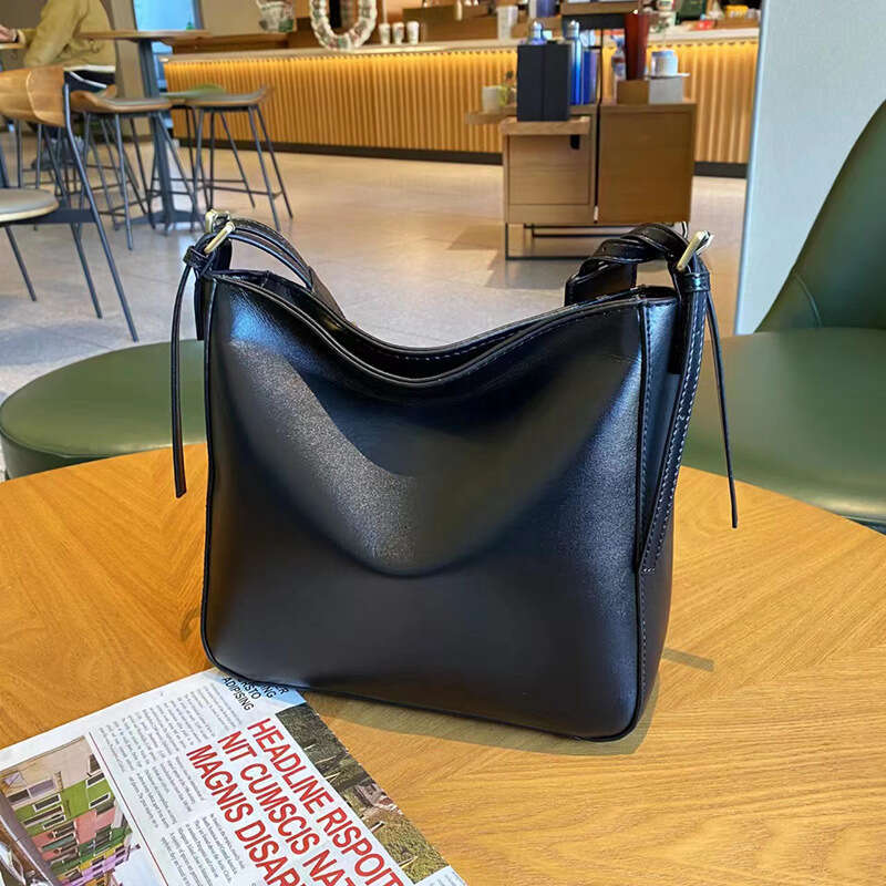 Luxury Shoulder Bags Totes Hobo Top Layer Cowhide Shoulder For Women New Model High End Commuter Crossbody Bag Large Capacity Soft Leather S Bucket SE