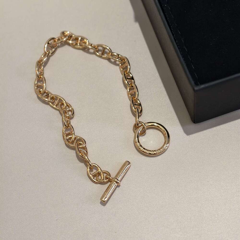 Pig Nose OT Clip Necklace Stylish and Unique Jewelry Simple and Versatile Sweater Chain Unisex Accessory