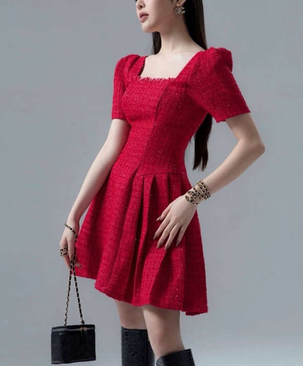 2026 designer fashionable and elegant Hepburn style A1 red dress suitable for petite women with square neckline and bubble sleeves