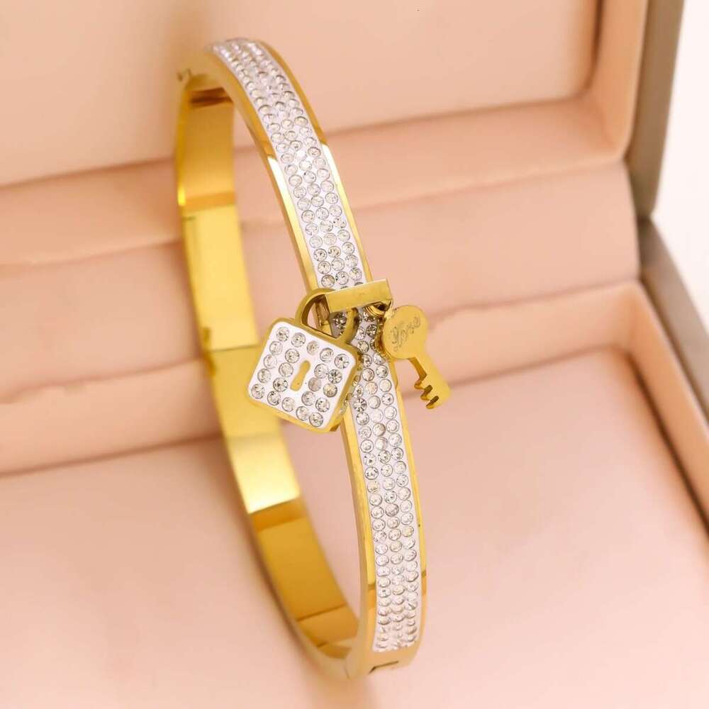 Stainless Bracelet Titanium Steel Gold Plated Fashion European American Style Nail 1 Design Non Fading for Daily Wear Gift High Quality Texture