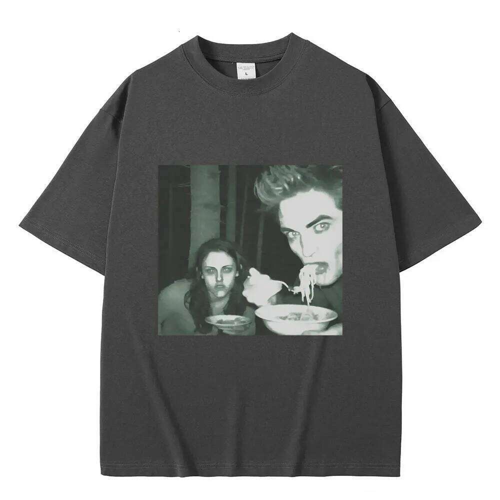 Funny Twilight Edward and Bella Eating Noodles in The Forest Tshirt Robert Pattinson Meme T-shirt Men Vintage Oversized T Shirts C260228 - view 4