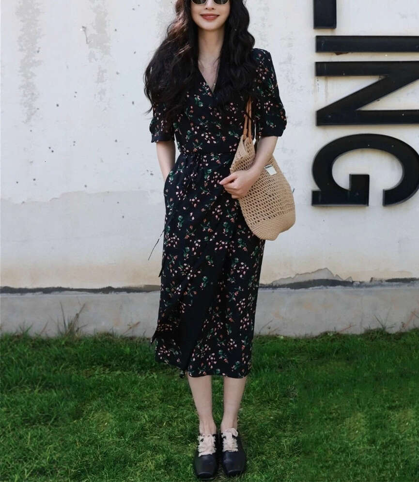 2026 Autumn/Winter Celebrity Style Ladies' A1 Soft Flower Printed Three Sleeve Tie Waist Daily About Length Skirt