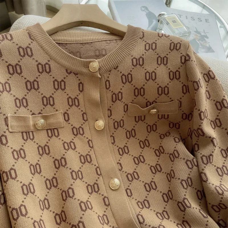 Tweed Style Metal Buckle Letter Jacquard Knitted Cardigan Jacket AutumnWinter Round Neck Single-Breasted Stylish Sweater Tr 260227