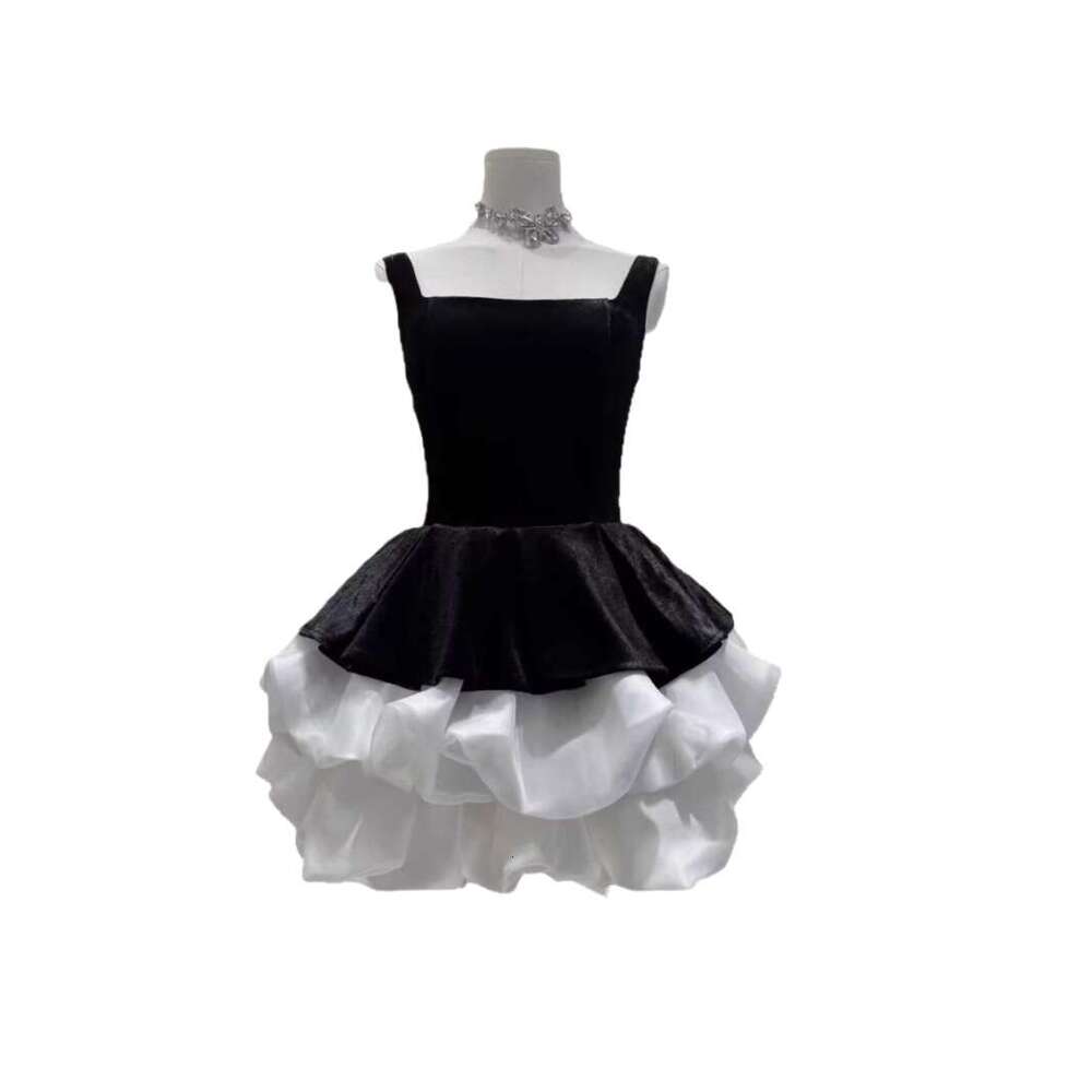 2026 autumn and winter niche design, fashionable and sexy velvet strap, contrasting colors, fluffy mini dress