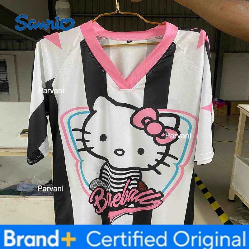 Sanrio New MINISO Hello Kitty Tshirt Cartoon Sportswear Kid Men V-neck Loose Casual Lightweight Breathable Women Streetwear Top H260228