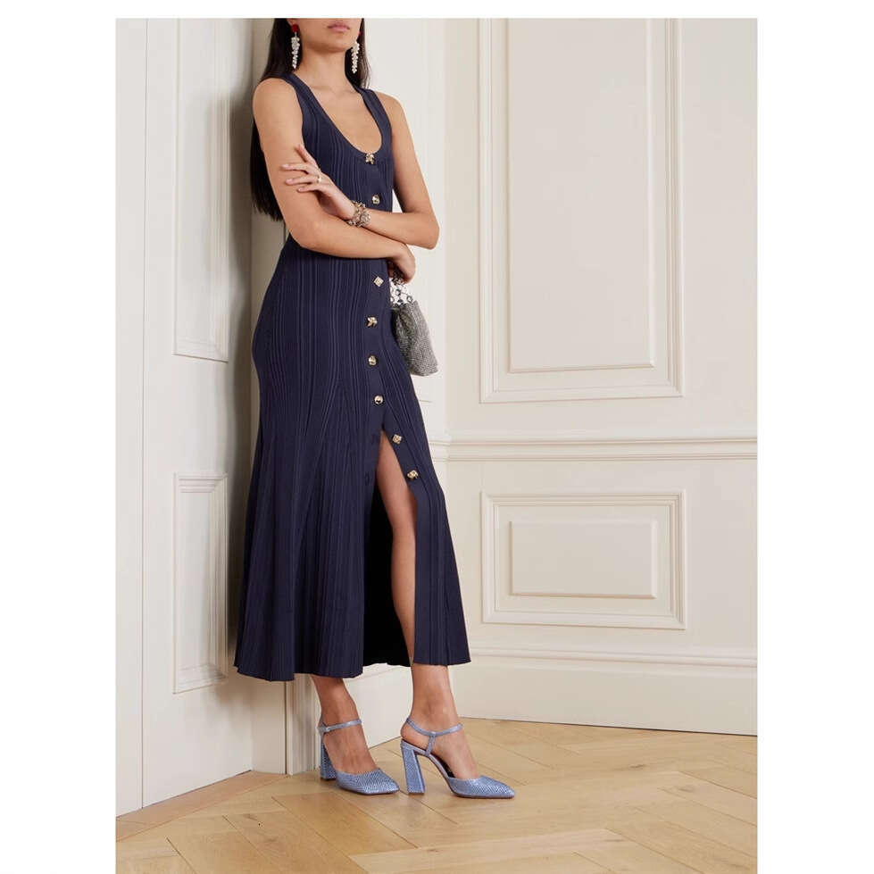 2026 summer designer fashionable and sexy U-neck sleeveless single row light luxury rhinestone button elegant a3 goddess knitted long skirt