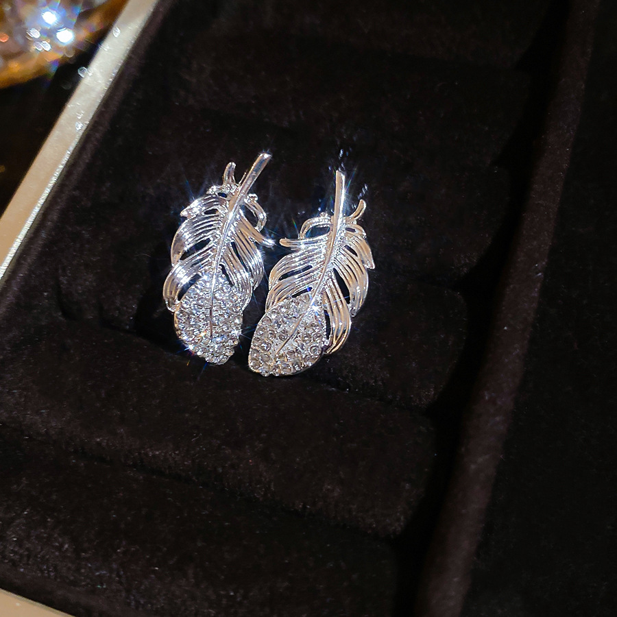 Silver needle with crushed diamonds, feathers, flowers, exquisite fashionable niche design earrings, light luxury and high-end beautiful earrings - view 6