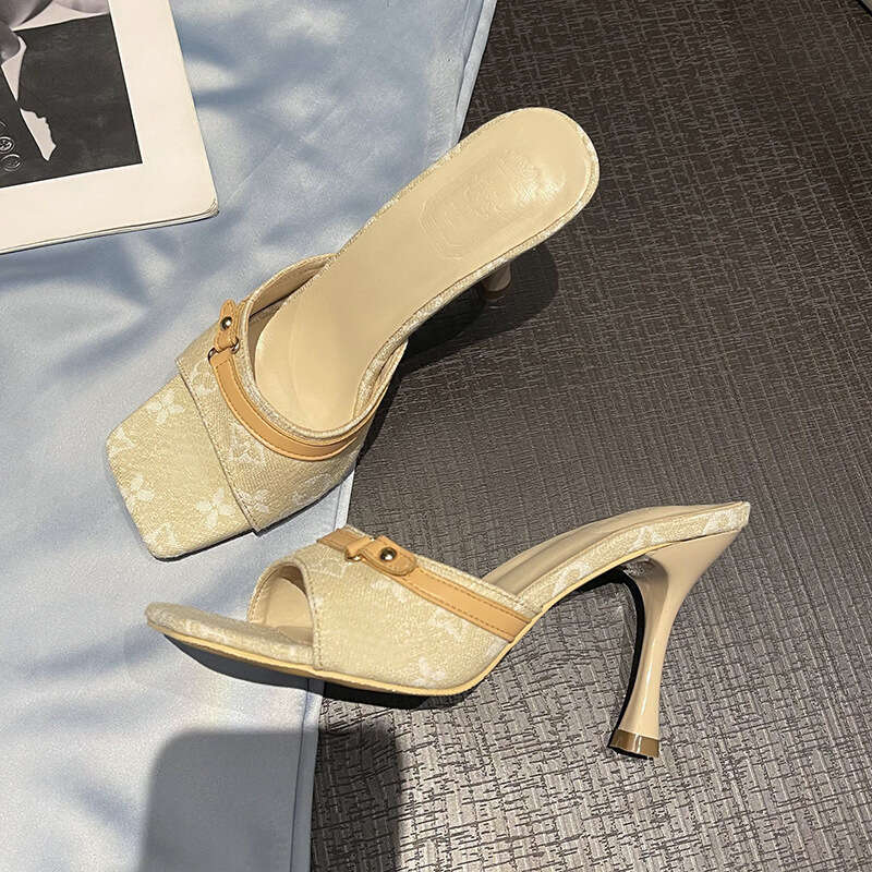 Jeans fabric cat and flip-flop summer style trendy simple heel casual sandals, direct sale, highly popular and versatile items.