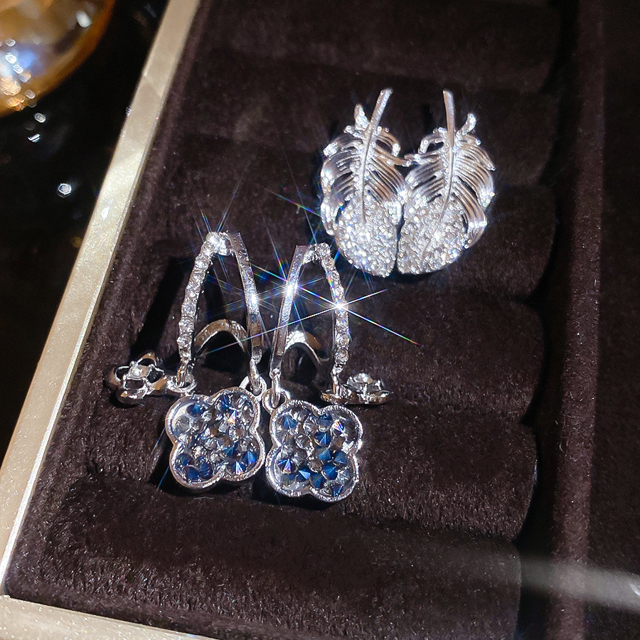 Silver needle with crushed diamonds, feathers, flowers, exquisite fashionable niche design earrings, light luxury and high-end beautiful earrings - view 5