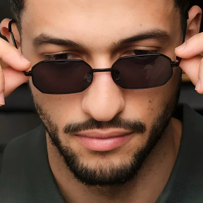 Sunglasses Fashion Small Square Metal Sun glasses Men Women Outdoor Casual Color Lens Sun Glasses Vintage 90s Metal Frame Triangle Legs Design Eyeglas