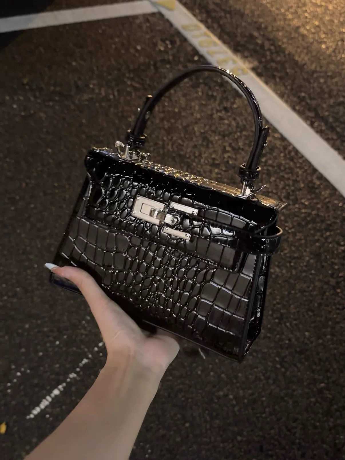 Original handbag - New autumn style - High-end feel - 2025 - Small-scale crocodile pattern - Kelly bag - Fashionable and versatile - Crossbody and sho