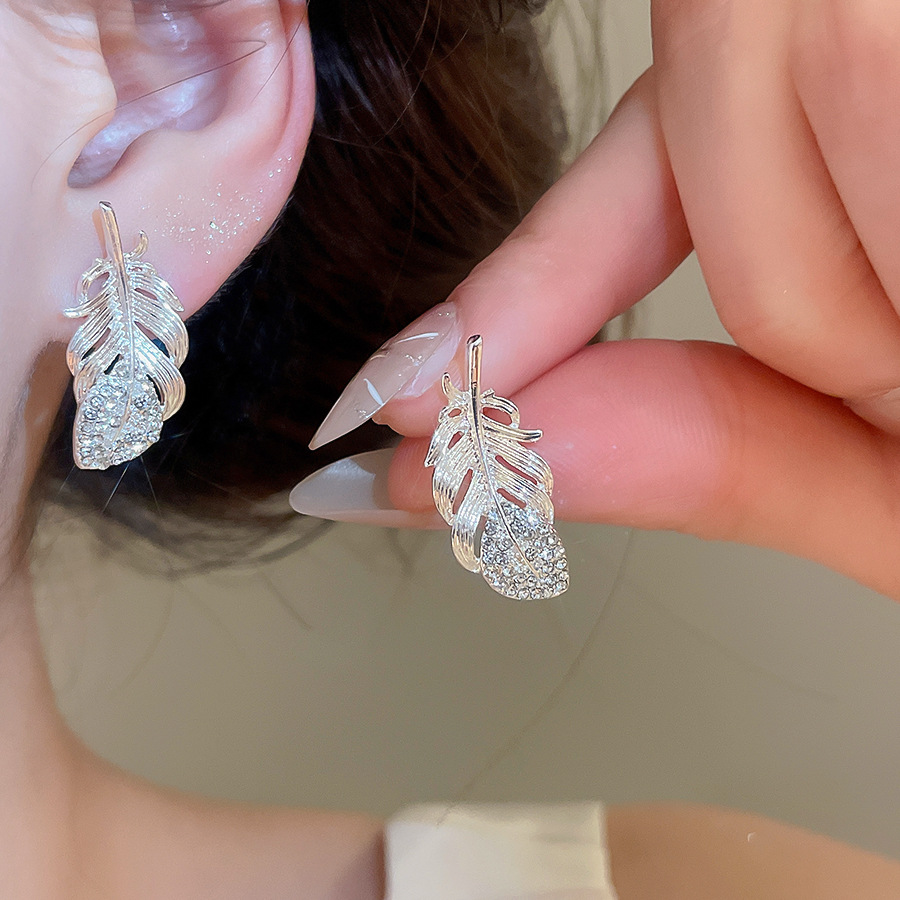 Silver needle with crushed diamonds, feathers, flowers, exquisite fashionable niche design earrings, light luxury and high-end beautiful earrings - view 4