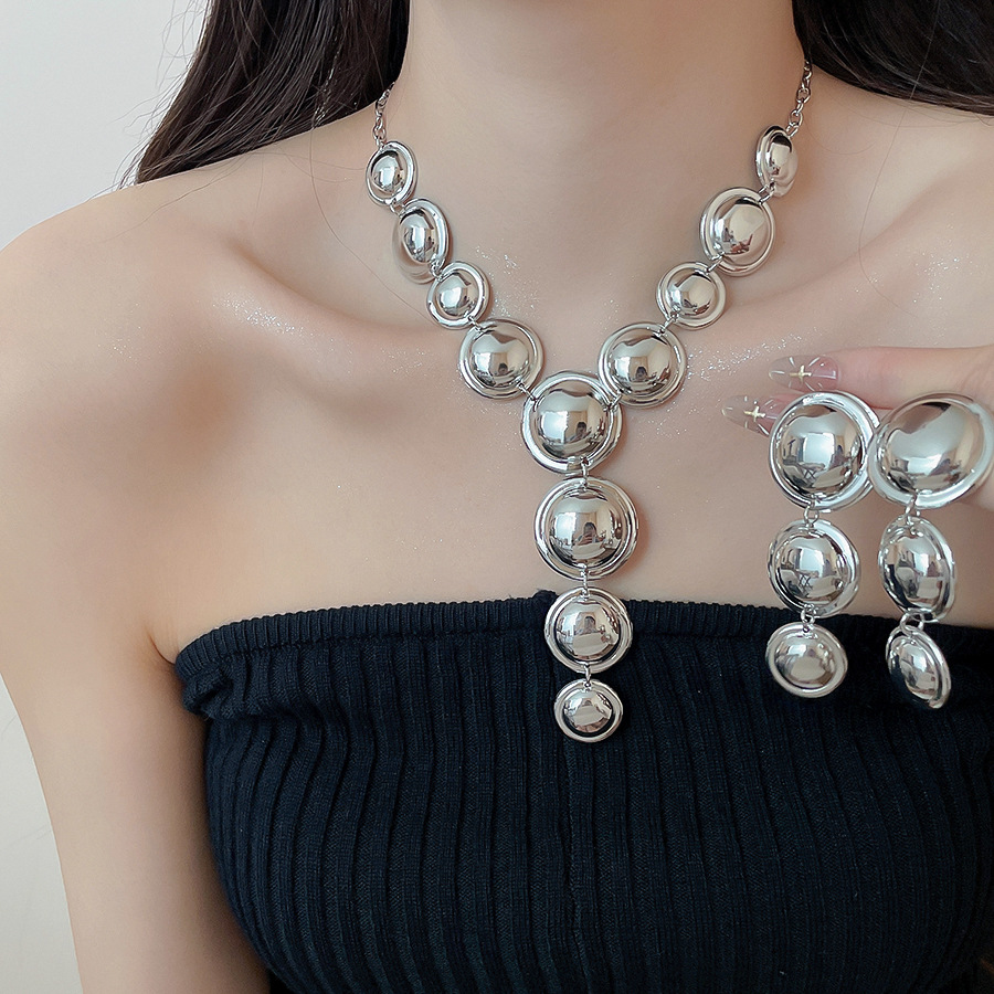 European American cross-border metallic glossy round stud earrings necklace set, fashionable and unique, with an exaggerated niche design aesthetic - view 3