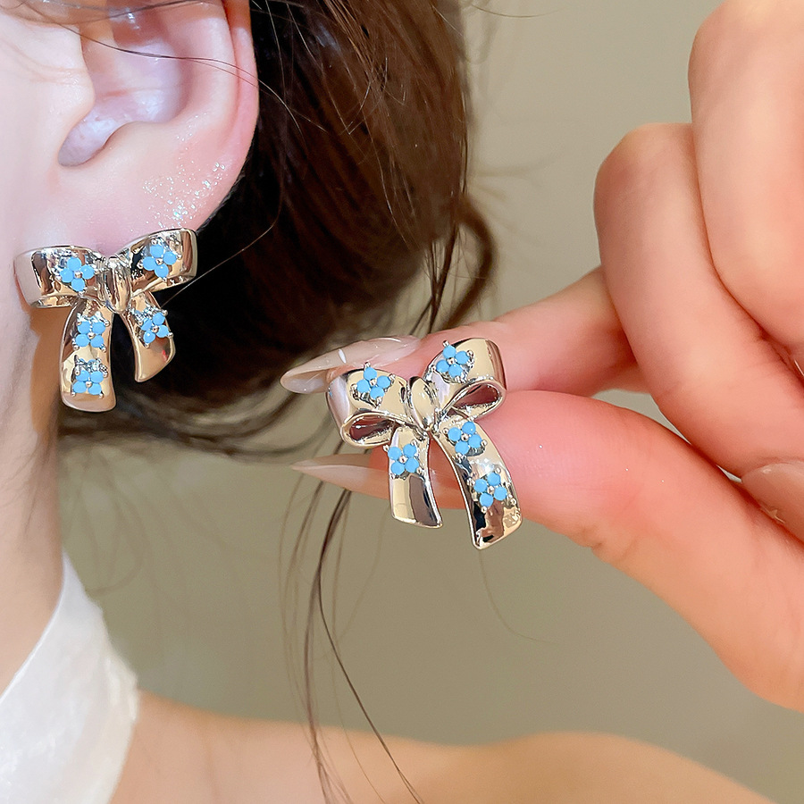 New Chinese-style brushed gourd micro-inlaid flower stud earrings for women, vintage fashion design, exquisite earrings, versatile ear accessories - view 5