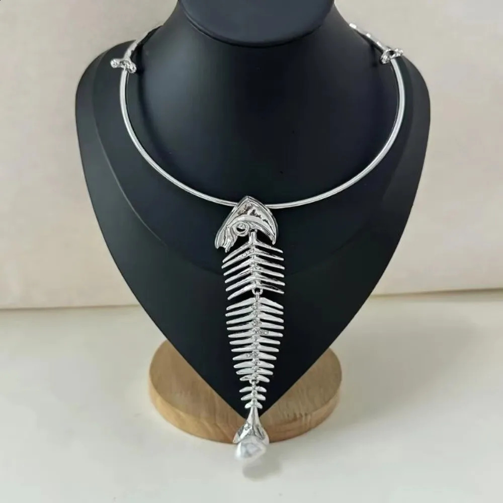 Retro Alloy Big Fish Bone Pendant Exaggerated Choker Necklace Women Novelty n Collar Necklace Jewelry Accessories Gift 260528