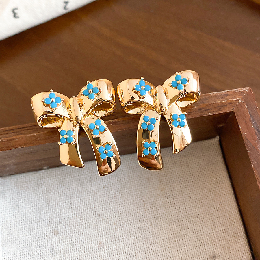 New Chinese-style brushed gourd micro-inlaid flower stud earrings for women, vintage fashion design, exquisite earrings, versatile ear accessories - view 6