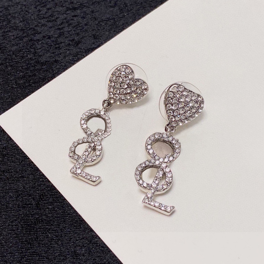 Designer Ear Cuff Classic Earring Luxury Jewelry Women Elegant Fashionable Ear Cuff Sliver Gold Colors Letter Jewelry Gift for Festival Heart Shape