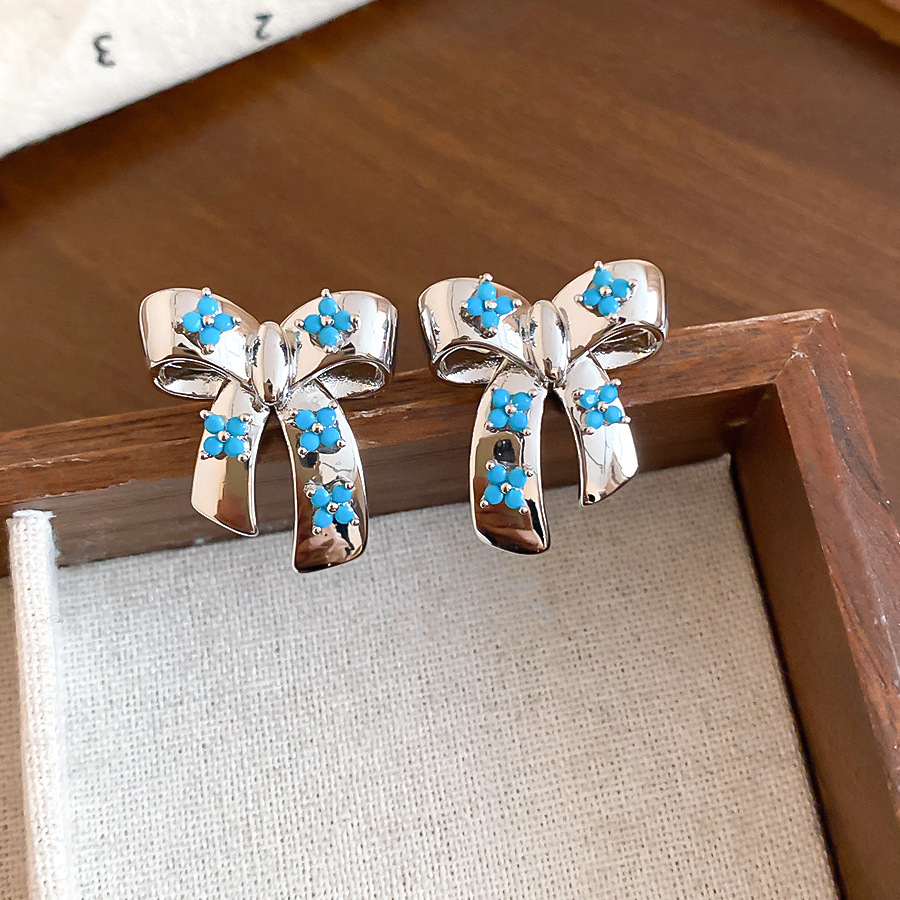 New Chinese-style brushed gourd micro-inlaid flower stud earrings for women, vintage fashion design, exquisite earrings, versatile ear accessories - view 7