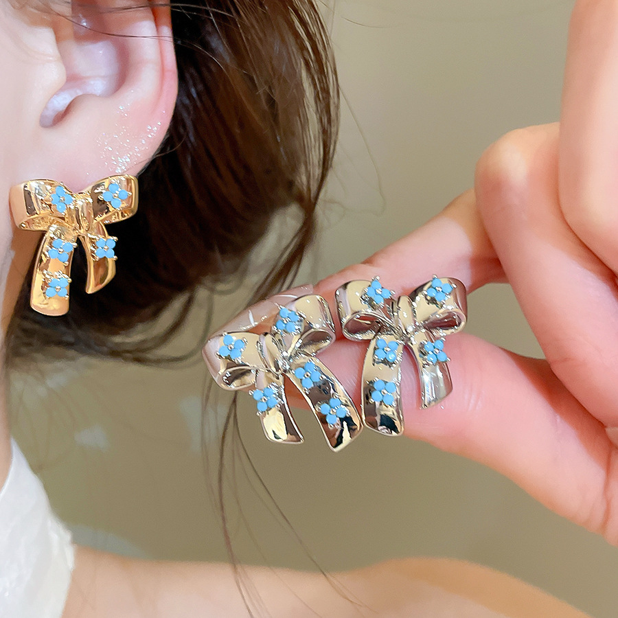 New Chinese-style brushed gourd micro-inlaid flower stud earrings for women, vintage fashion design, exquisite earrings, versatile ear accessories - view 3