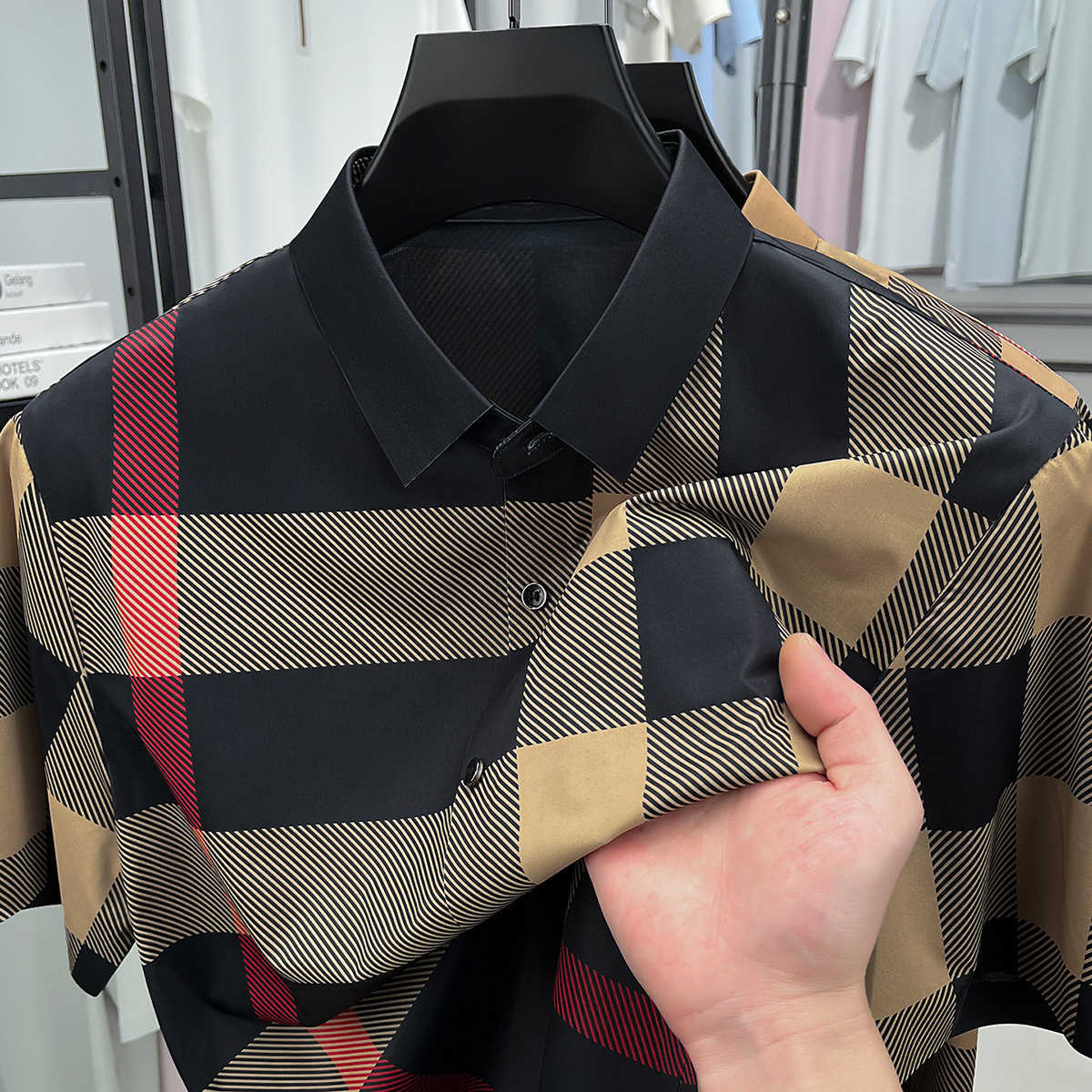 2026 New Summer Men's Fashionable Business Ice Silk Plaid Shirt with Turn-down Collar and Short Sleeves for Middle-aged Men