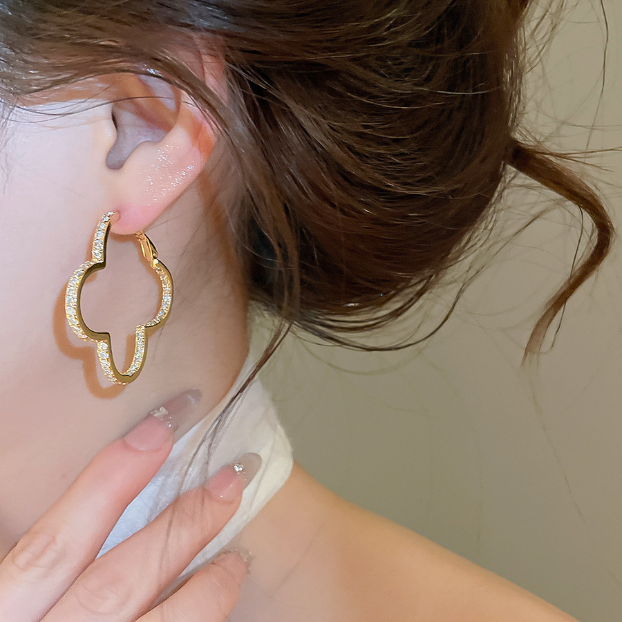 Flower earrings for women, fashionable and unique, exaggerated earrings with a high-end feel, light luxury studs earrings - view 4