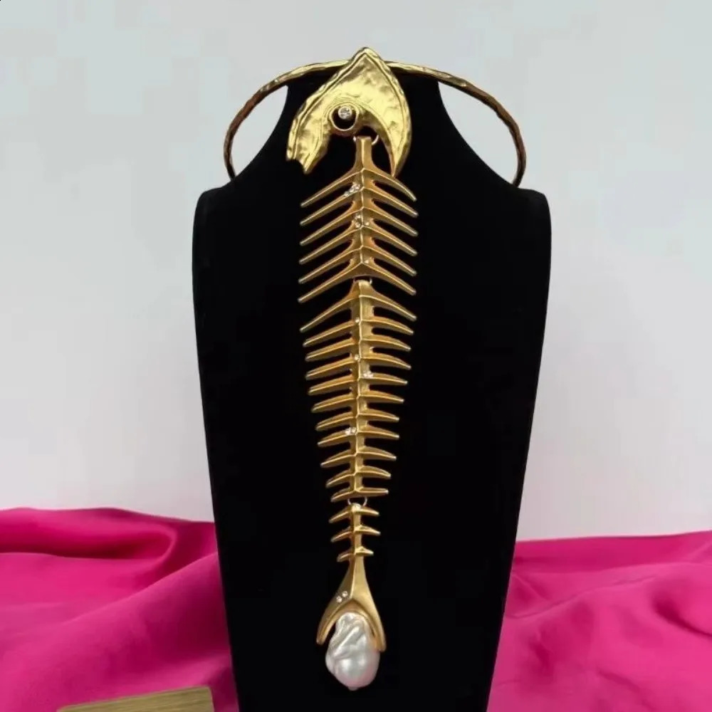 Retro Alloy Big Fish Bone Pendant Exaggerated Choker Necklace Women Novelty n Collar Necklace Jewelry Accessories Gift 260528