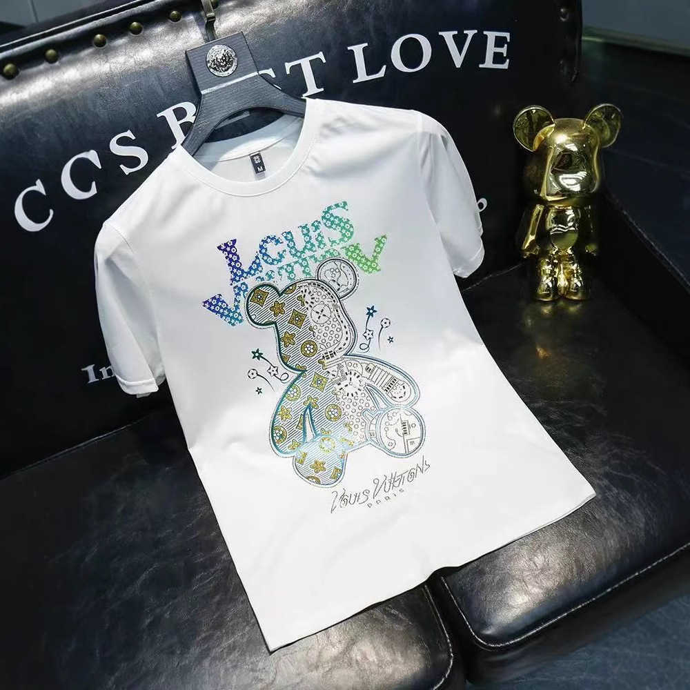 European luxury short-sleeve T-shirt for men in summer versatile and stylish featuring a shy bear print top and pure cotton undershirt.
