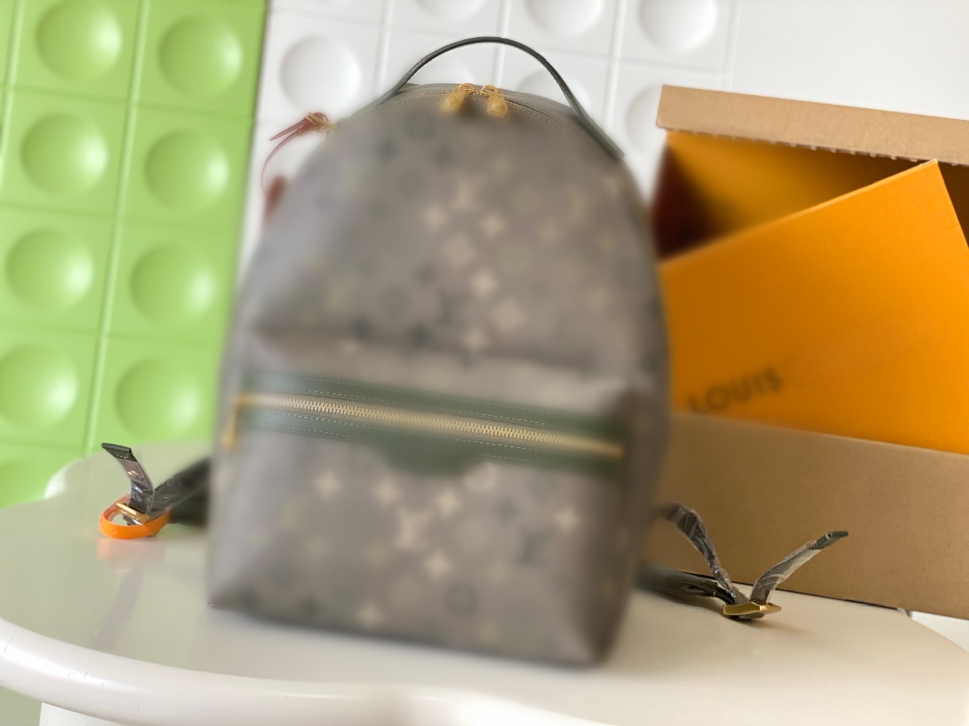 The designer's high-quality classic design style is particularly favored in backpacks and cross-body bags