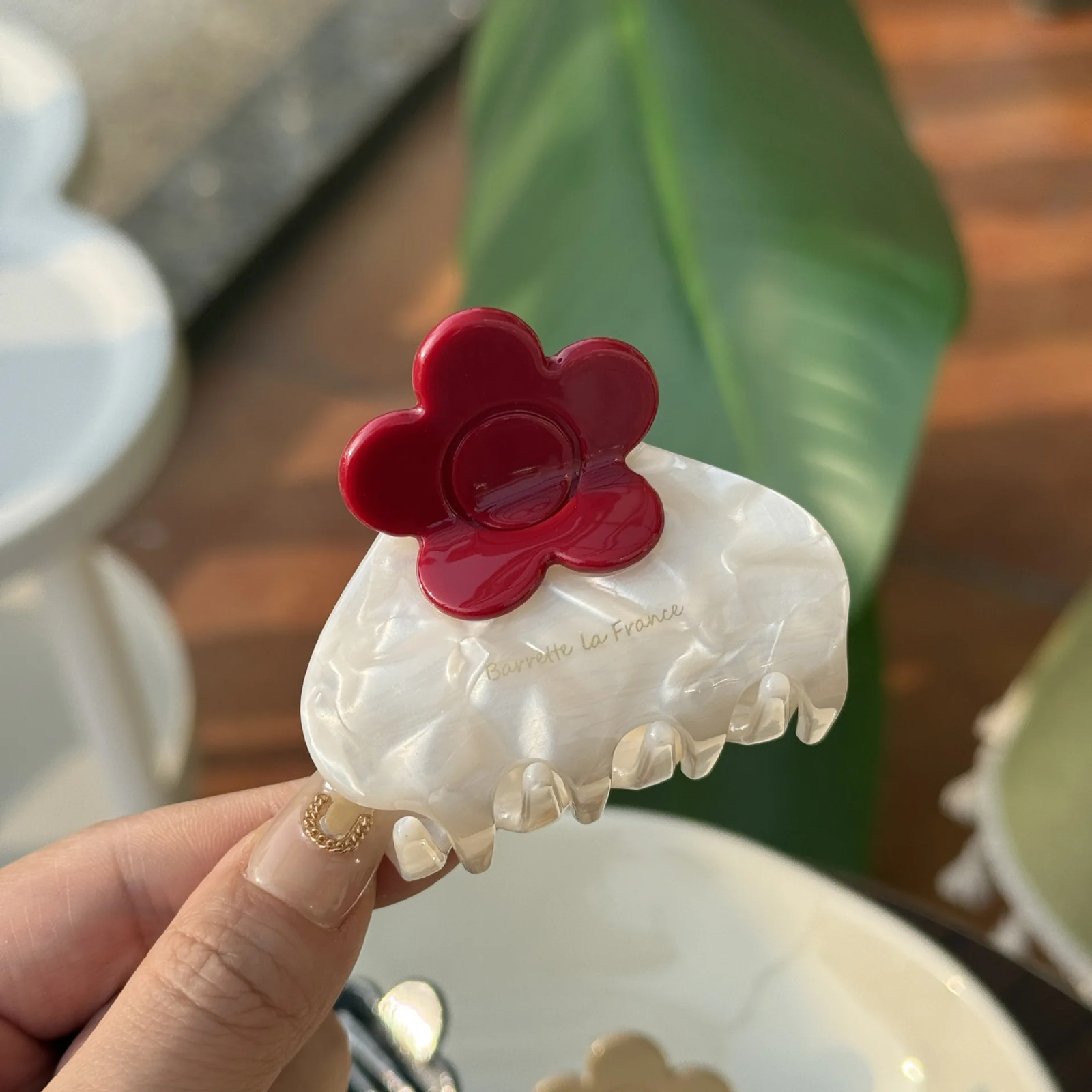 1pc Flower Grip Clip Medium Gold Label Hair Clip Three Dimensional Petal Hair Grip Simple and Sweet Hair Accessories260528BJ - view 4