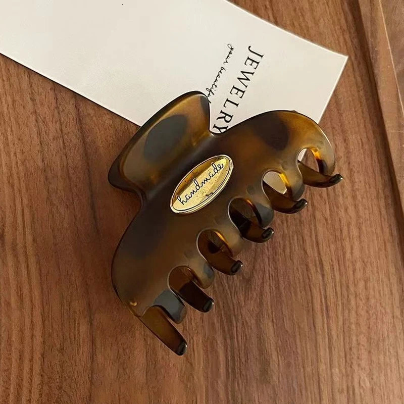 1pc elegant temperament tortoiseshell color golden label letter hair claw womens high-end temperament hairstyle shark clip260528BJ - view 6
