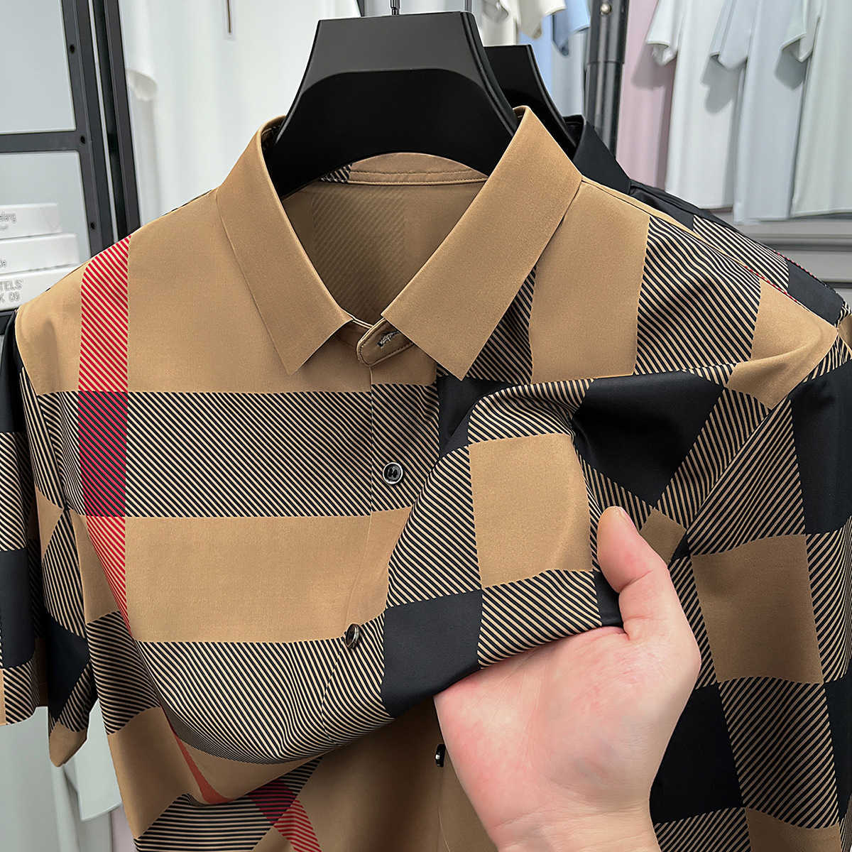 2026 New Summer Men's Fashionable Business Ice Silk Plaid Shirt with Turn-down Collar and Short Sleeves for Middle-aged Men