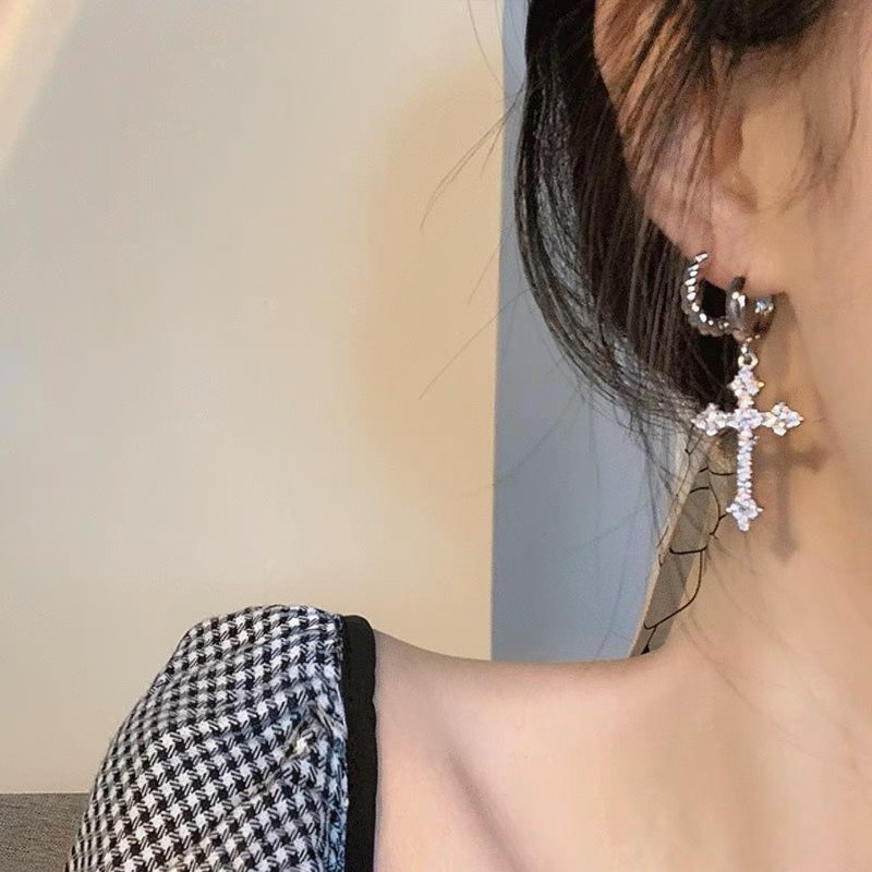 Full-diamond cross long earrings, niche minimalist style, light luxury, high-end feel, versatile and unique earrings - view 3