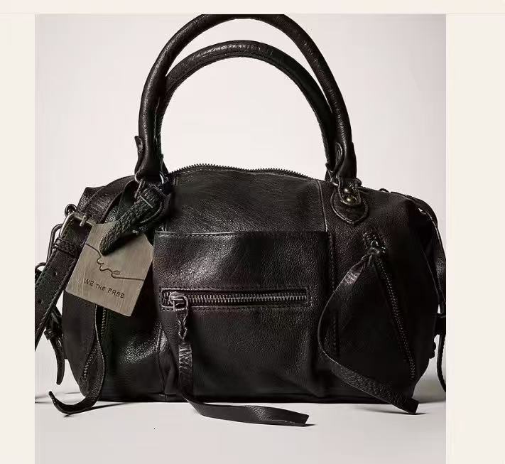 Punkstyle motorcycle bag for women 2026 model largecapacity soft leather shoulder and crossbody tote 240902