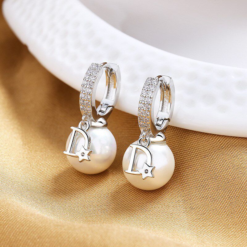 designer 2026 new Pearl Copper Micro-Inlaid Zircon Ear Clips High - end Elegant Versatile Stylish and Exclusive Earrings for Women