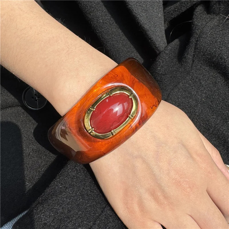 HUANZHI Vintage Red Stone Resin Metal Bracelet Set Exaggerated Stackable Punk Chunky Wide Cuff Bangle Jewelry for Women 260528BJ
