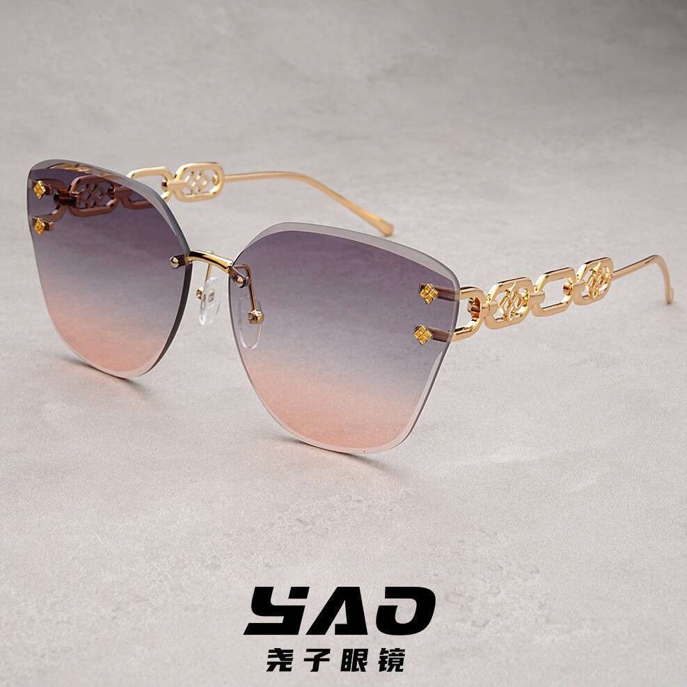Luxury Premium Fashion Sunglasses New Fashion European And American Style Street Photography Runway High-End Large Frame UV Protection Chain Sunglasse