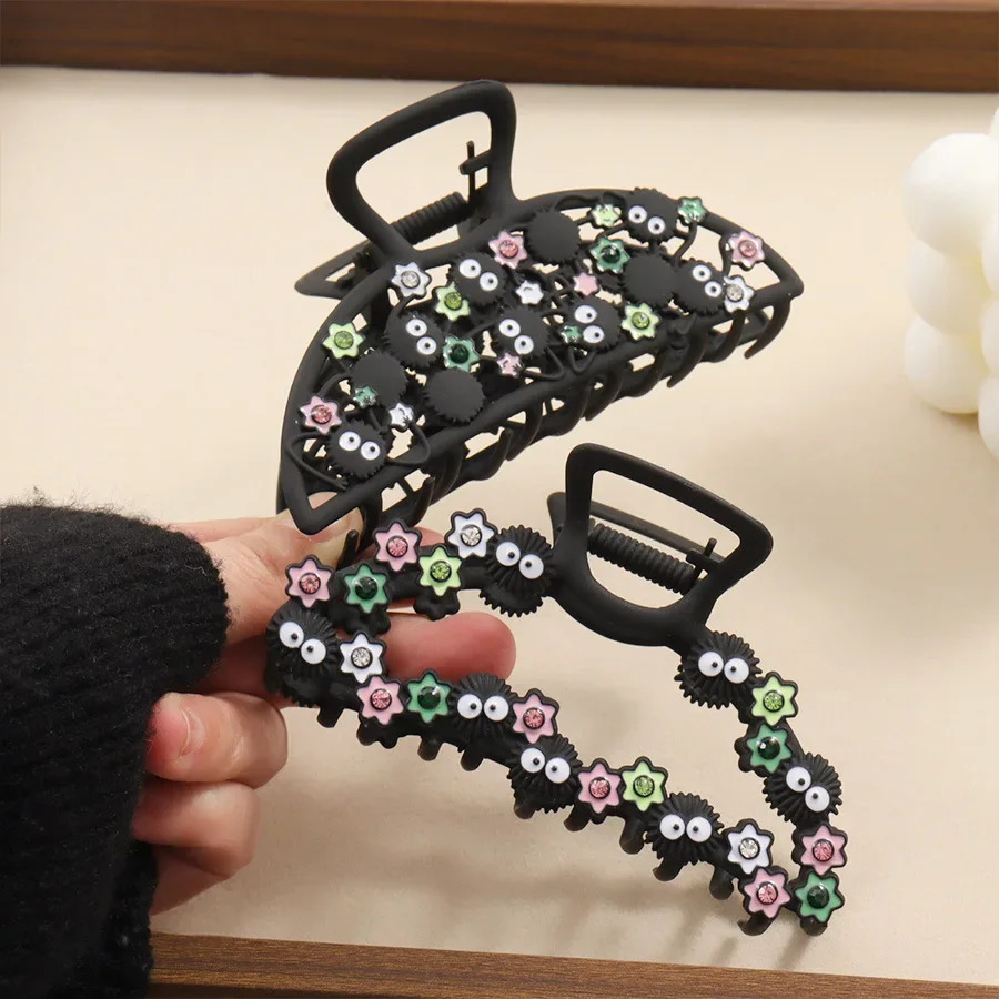 Small Fun Cinderblock Hair Claw Cute Black Cartoon Hair Clip Japan Wacky Claw Clip Shark Clip Hair Accessories for Women Girls260528BJ