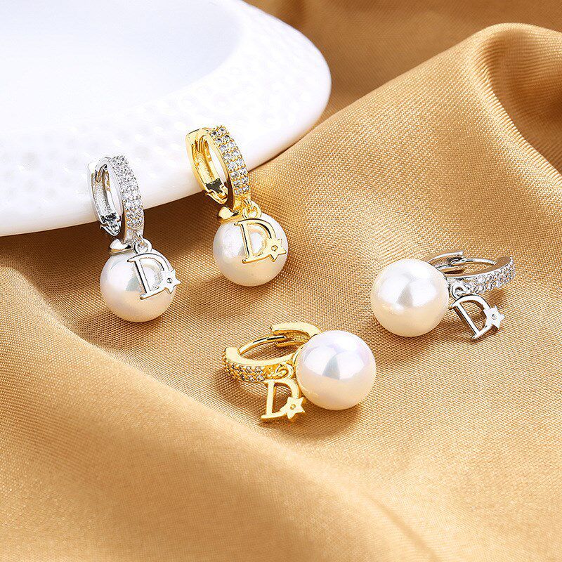 designer 2026 new Pearl Copper Micro-Inlaid Zircon Ear Clips High - end Elegant Versatile Stylish and Exclusive Earrings for Women